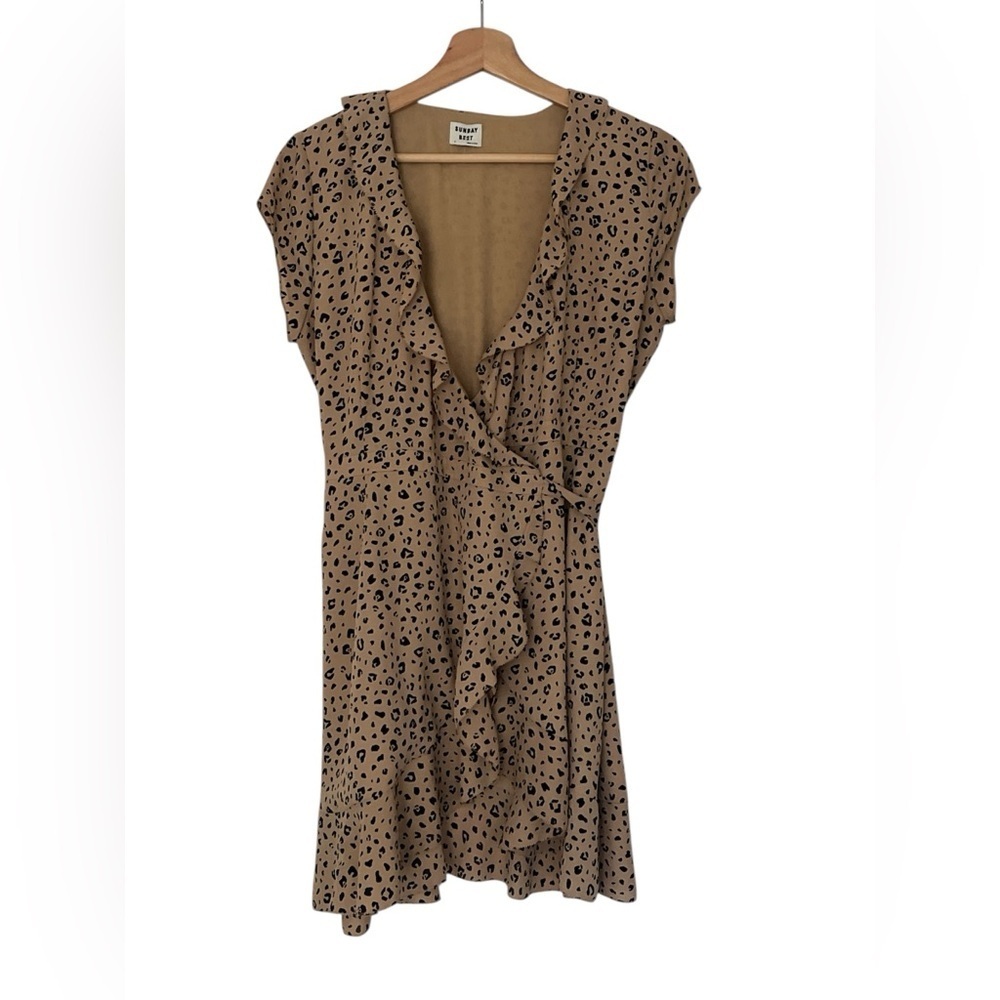Aritzia Sunday Best Savoy Wrap Dress in size 2 - Picture 2 of 9